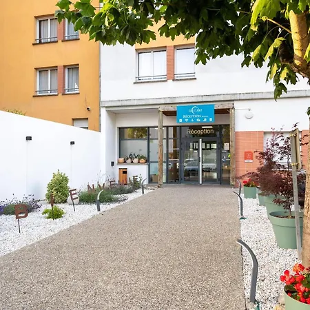 Zenitude Hôtel-résidences Métropole Hotel