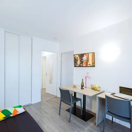 Zenitude Hôtel-résidences Métropole Hotel 3*