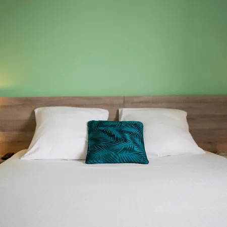 Zenitude Hôtel-résidences Métropole Hotel 3*