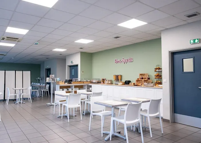 Zenitude Hôtel-résidences Métropole Hotel 3*