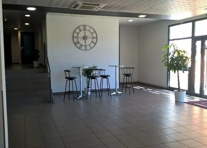 Zenitude Hôtel-résidences Métropole 3*