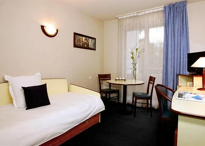 Zenitude Hôtel-résidences Métropole Hotel 3*